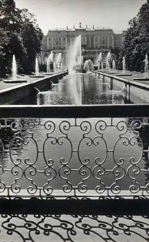 Russia Sankt Petersburg The Peterhof Palace statues and fountains