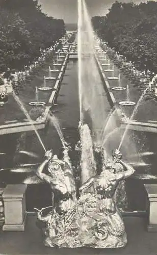 Russia Sankt Petersburg The Peterhof Palace statues and fountains