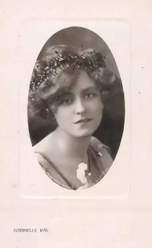 English stage actress, dancer and singer Edwardian era lovely starlet Miss Gabrielle Ray portrait