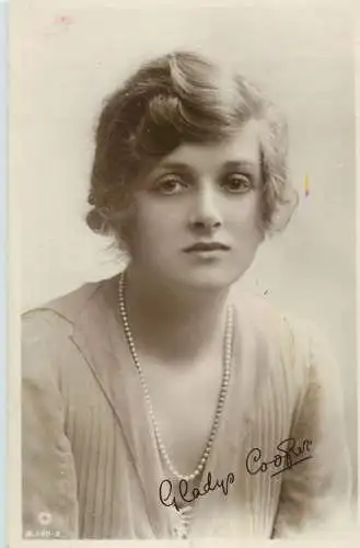 English actress, Edwardian starlet theatrical manager and producer Gladys Cooper