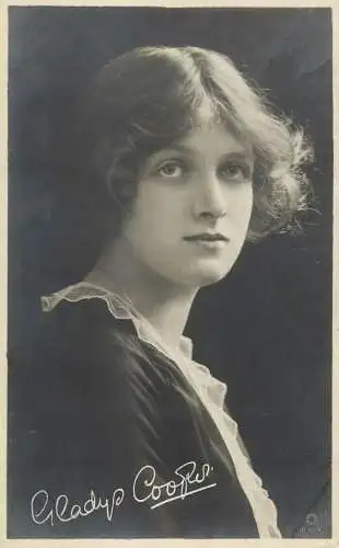 English actress, Edwardian starlet theatrical manager and producer beauty Gladys Cooper