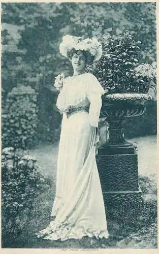 English actress and singer of the Victorian and Edwardian eras beauty Marie Studholme