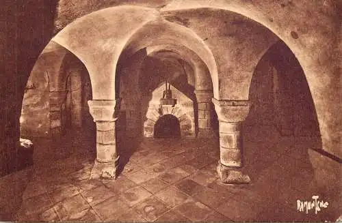 NOIRMOUTIER intérieur de l'église crypte