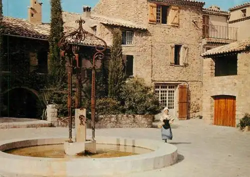 France Belles Images de la Provence - un coin typique