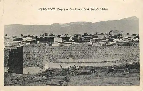 Morocco Marrakesh les remparts et vue de l'Atlas