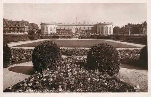 France postcard Deauville la plage fleurie