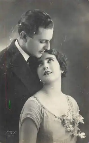 Postcard Couple lovers gaze coiffure 1929