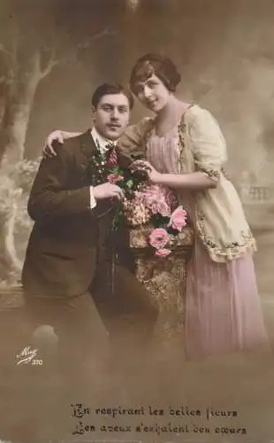 Postcard cpa amoreux romantic couple love idyll coiffure flower bouquet glam