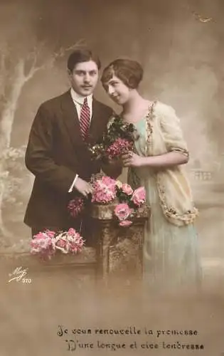 Postcard cpa amoreux romantic couple love idyll coiffure flower bouquet glam