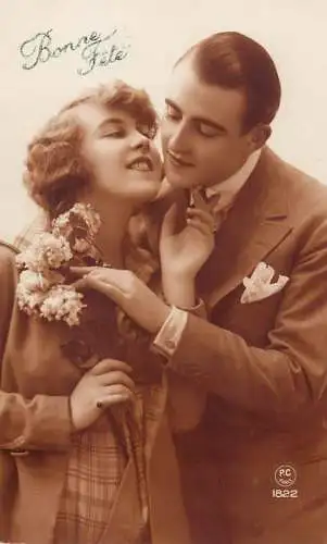 Postcard cpa amoreux romantic couple love idyll coiffure beauty Bonne fete