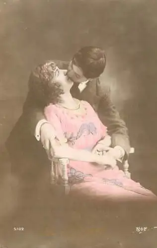 Postcard cpa amoreux romantic couple love idyll coiffure kiss