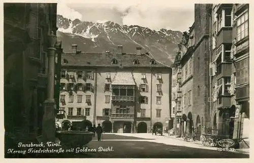 Austria Innsbruck Tirol Herzog Friedrichstrasse mit Goldnen Dachl