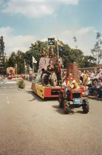 Netherlands Limburg Thorn Kodak photo traditional costumes parade 1993 Sitkard cannon