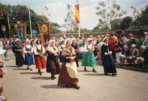 Netherlands Limburg Thorn Kodak photo traditional costumes parade 1993