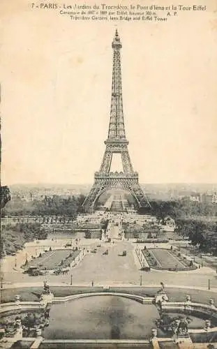 France Paris Tour Eiffel les jardins du Trocadero le Pont d'Iena