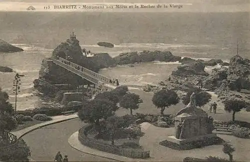 France Biarritz monument aux Morts et le Rocher de la Vierge