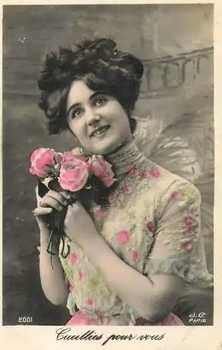 Femme avec fleurs