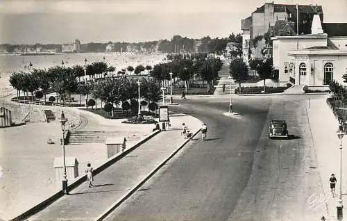 France postcard La Baule esplanade du casino 1954