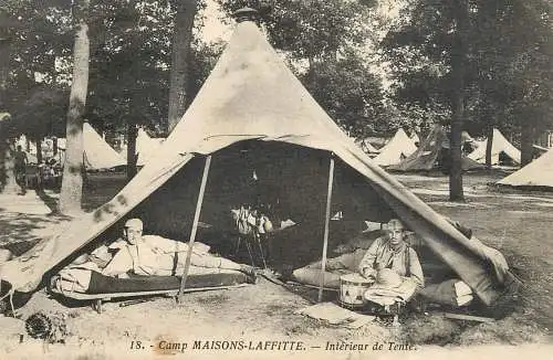 Camp Maison-Laffitte interieur de tente (upper left corner damage)