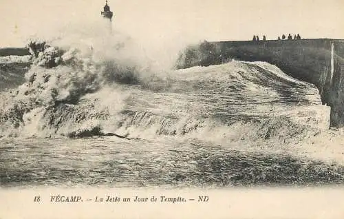 France postcard Fécamp la Jetee un jour de tempete