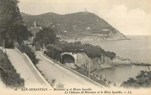 Spain postcard San Sebastian y el Monte Igueldo le chateau de Miramar et le Mont Igueldo