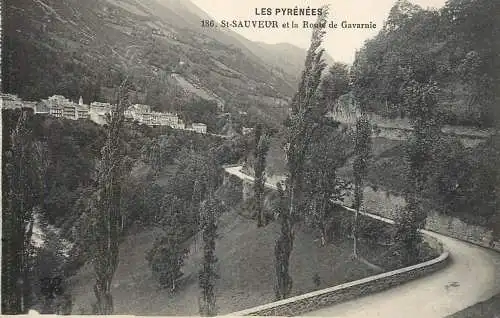 France postcard Hautes Pyrénées Luz Saint Sauveur et la route de Gavarnie