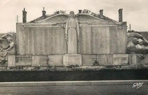 France  Postcard Maine et Loire > Cholet monument aux morts M. Maillard sculpture 1953