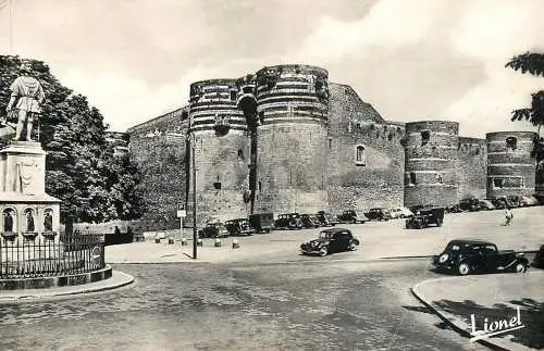 France postcard Maine et Loire > Angers la statue du Roi Rene Chateau d'Angers