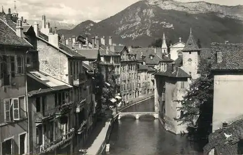 France postcard Haute Savoie Annecy canaux et vieux quartiers Le mont Veyrier