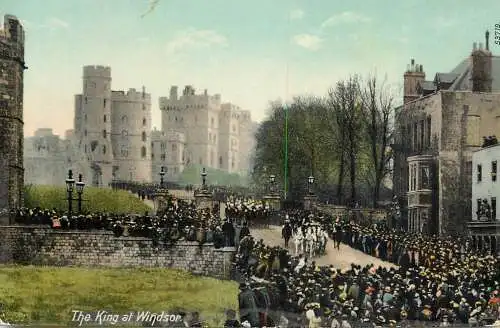 Postcard United Kingdom England the king at Windsor Castle parade pilgrimage