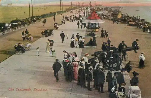 Postcard United Kingdom England Southsea the Esplanade cannon