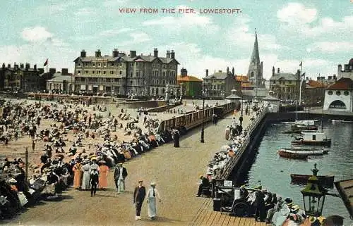 Postcard United Kingdom England Lowestoft from the pier