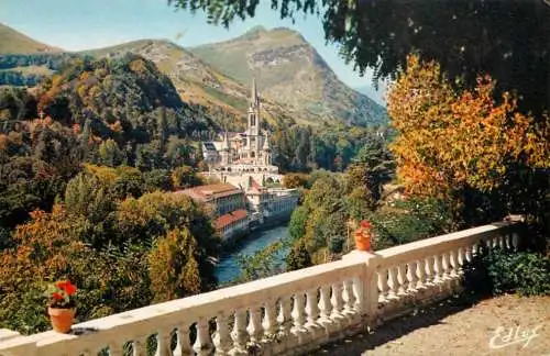 Postcard France Lourdes la basilique 1975