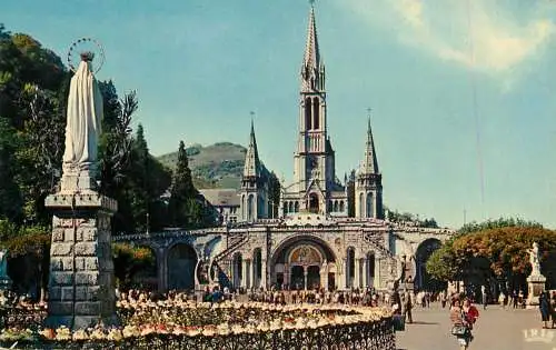 Postcard France Lourdes la basilique