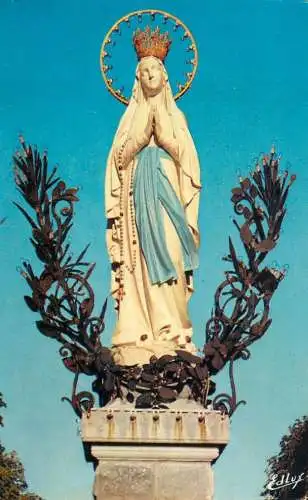 Postcard France Lourdes la vierge corounnee