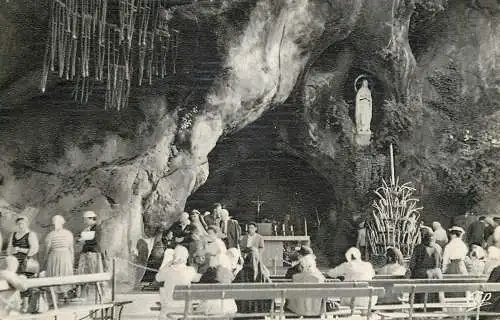 Postcard France Lourdes la grotte