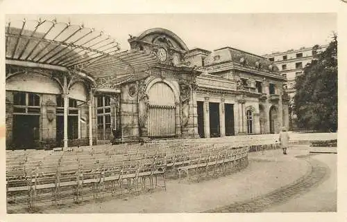 Postcard France Allier Vichy terrasse et theatre du casino