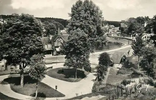 France postcard Orne > Bagnoles de l'Orne le square du lac