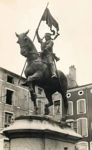 France postcard France Vosges > Mirecourt statue de Jeanne d'Arc
