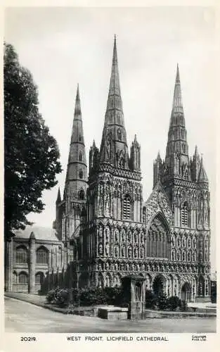 Postcard United Kingdom England Lichfield cathedral