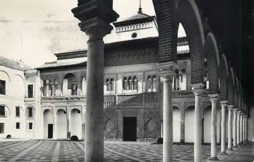 Spain postcard Sevilla patio de la Monteria