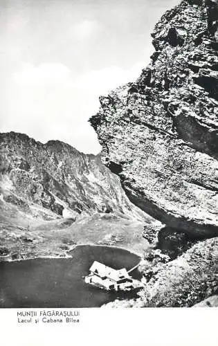 Romania Cabana si lacul Balea vedere din Muntii Fagaras