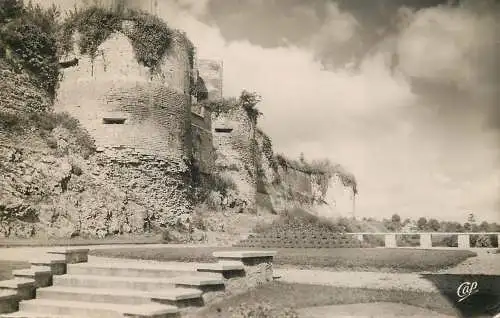 France postcard Falaise les Remparts