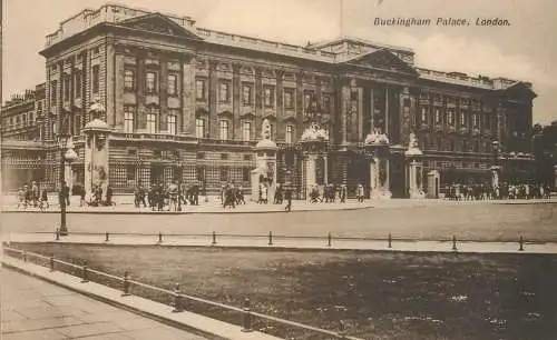 United Kingdom postcard England London Buckingham Palace
