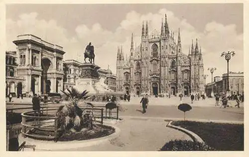 Italia postcard Milano piazza del duomo