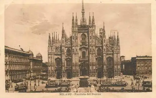 Italia postcard Milano facciata del Duomo