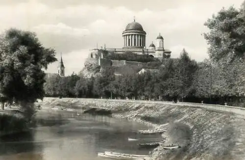 Postcard Hungary Esztergom Kisdunai reszlet a Foszekesegyhazzal