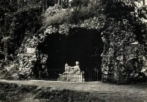 France Sources de la Seine (Cote d'Or) - La Grotte