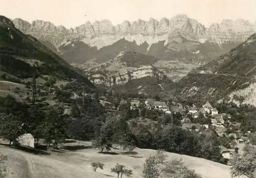 France Saint Guillaume vue generale et la chaines du Vercors