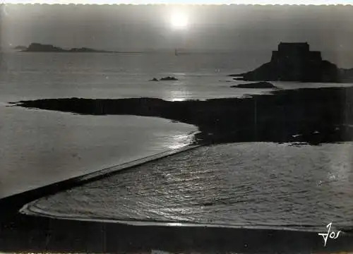 France Saint Malo coucher de soleil sur la plage & le Petit Be
